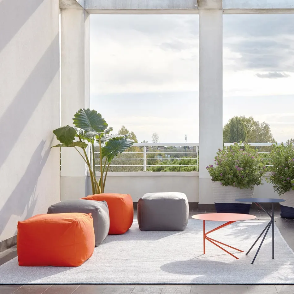 Pouf carré doux pour l'intérieur et l'extérieur en tissu de différentes couleurs - Naemi Viadurini