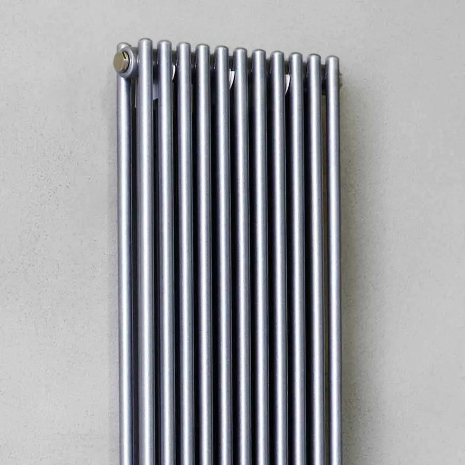 Radiateur hydraulique de mur en acier coloré par double conception 1296 W - Canari Viadurini