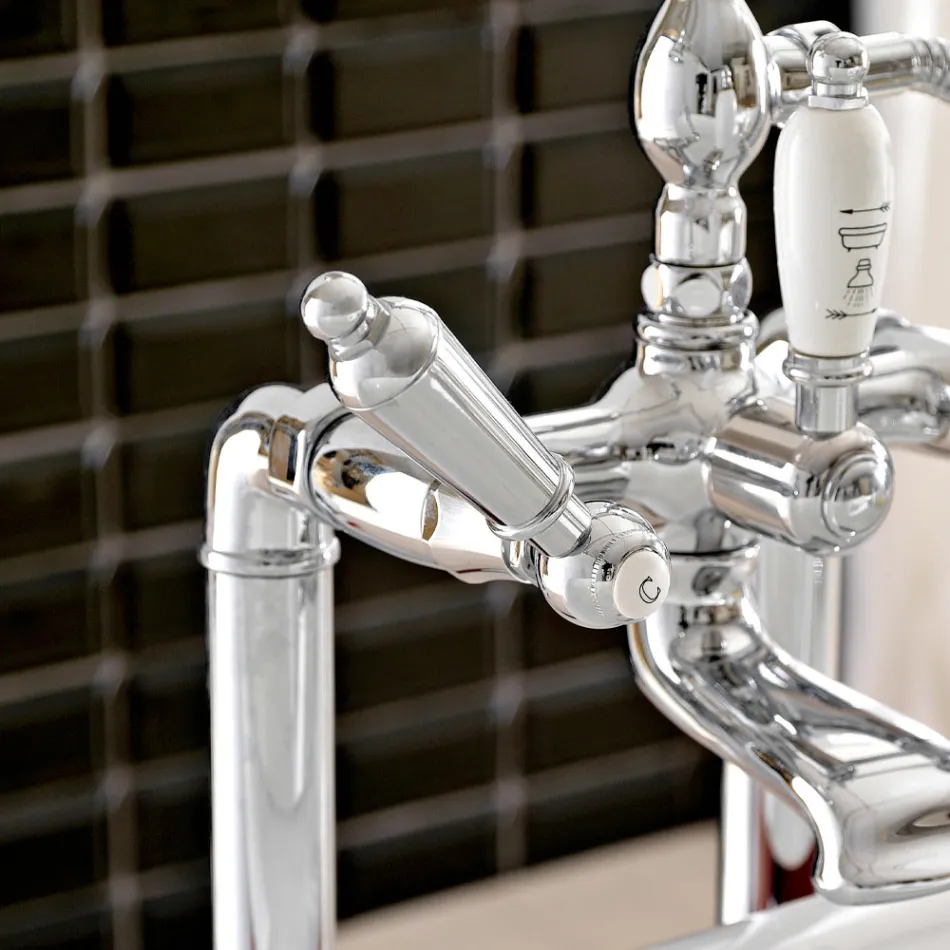 Robinet de baignoire sur pied avec douchette en laiton fabriqué en Italie - Noriana Viadurini