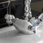 Robinet de bidet monotrou classique avec leviers en laiton fabriqués à la main - Noriana Viadurini