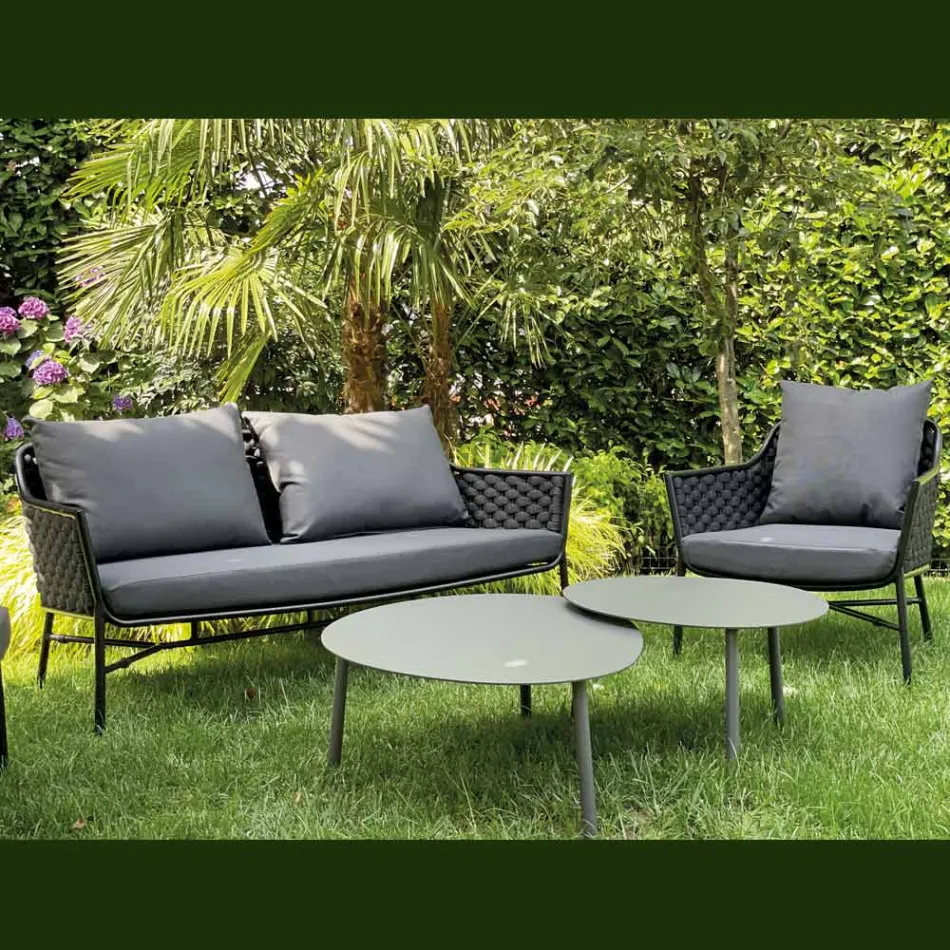 Salon composé d'un canapé, de fauteuils et de deux tables basses en aluminium - Yuma Viadurini