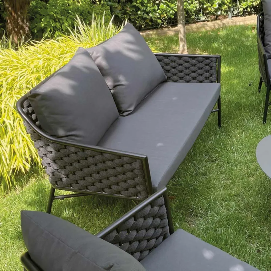 Salon composé d'un canapé, de fauteuils et de deux tables basses en aluminium - Yuma Viadurini