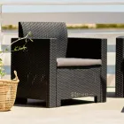 Séjour avec 1 canapé, 2 fauteuils et 1 table basse avec coussins d'assise - Machine Viadurini