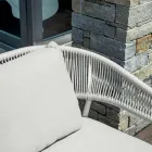 Salon d'extérieur avec coussins arrondis et accoudoirs - Zenith Viadurini