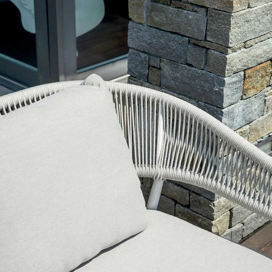 Salon d'extérieur avec coussins arrondis et accoudoirs - Zenith Viadurini