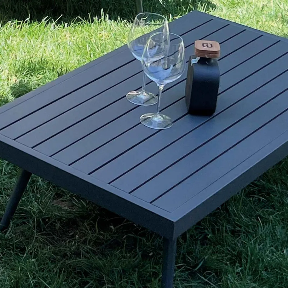 Salon d'extérieur avec canapé, fauteuil et table basse rectangulaire - Pissenlit Viadurini