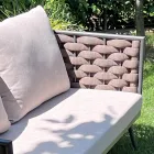 Salon d'extérieur avec canapé, fauteuil et table basse rectangulaire - Pissenlit Viadurini