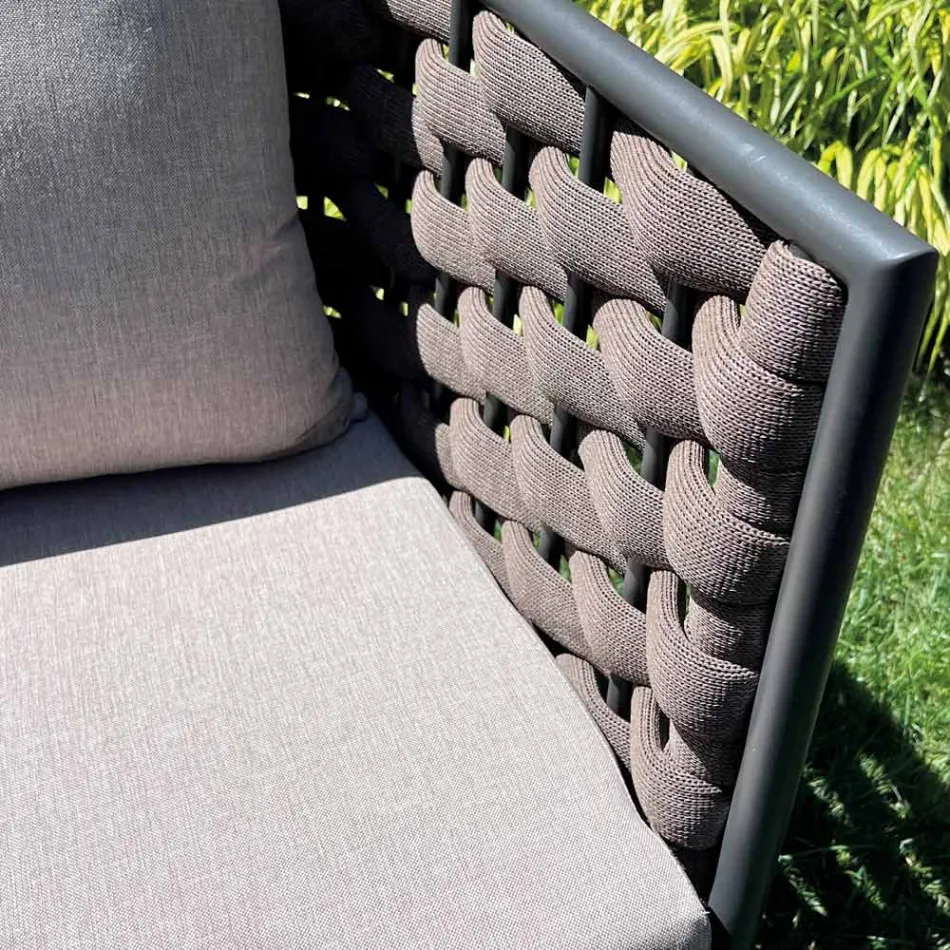 Salon d'extérieur avec canapé, fauteuil et table basse rectangulaire - Pissenlit Viadurini