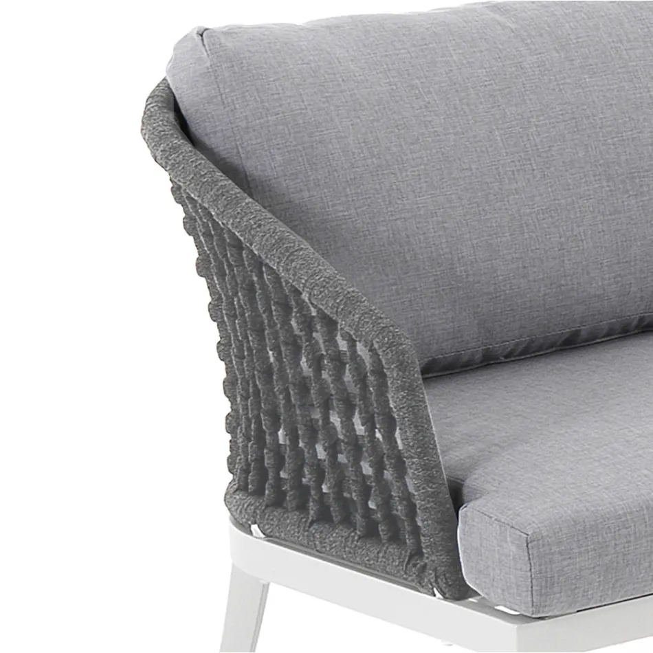 Salon intérieur et extérieur avec 2 fauteuils, 1 canapé et 1 table basse - Sortir Viadurini