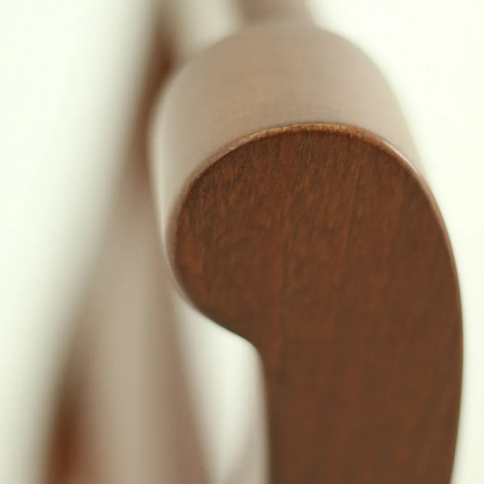 Chaise classique en bois avec assise en tissu, design italien - Baptiste Viadurini