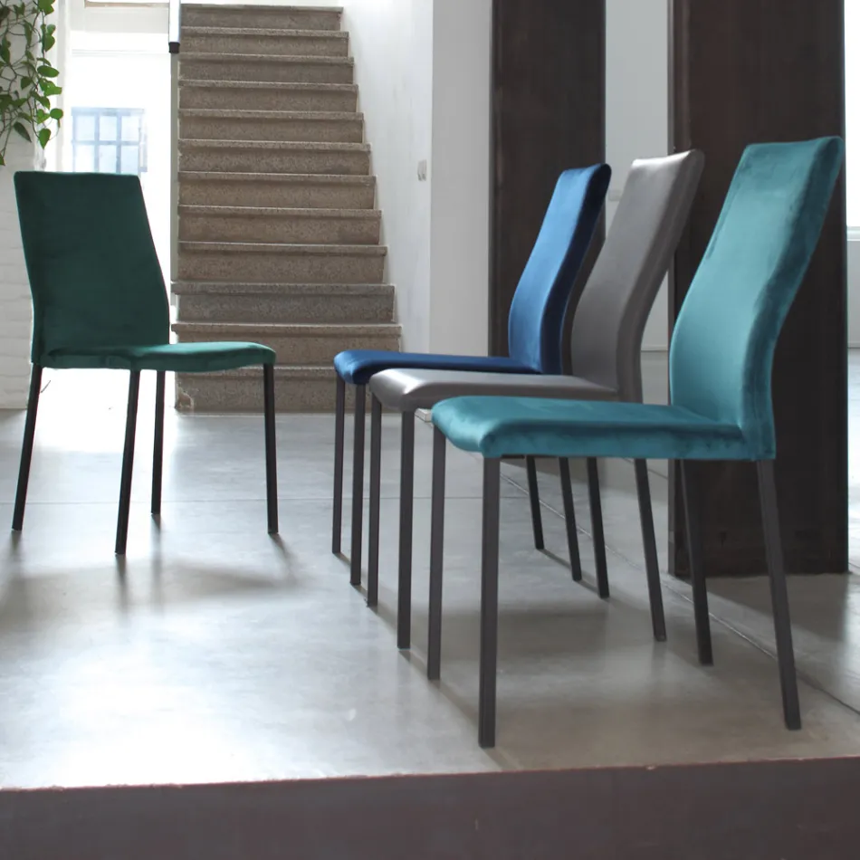 Chaise de cuisine avec pieds en métal et siège en velours, 4 pièces - Darvina Viadurini