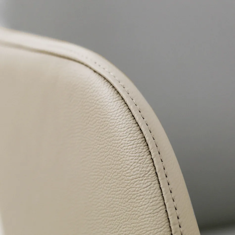 Chaise de salle à manger avec accoudoirs en cuir couleur glace Made in Italy - Lyanne Viadurini