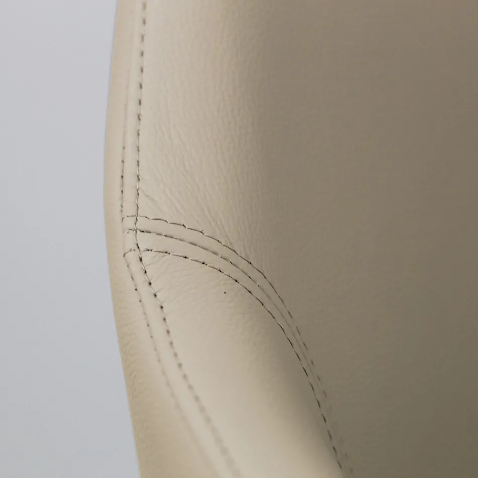 Chaise de salle à manger avec accoudoirs en cuir couleur glace Made in Italy - Lyanne Viadurini