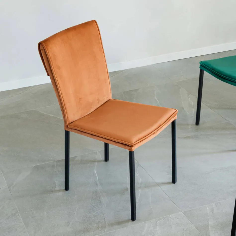 Chaise de salon en velours antitache et structure noire - Haroon Viadurini