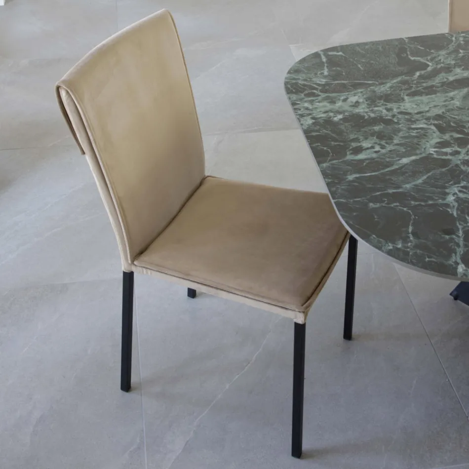 Chaise de salon en velours antitache et structure noire - Haroon Viadurini