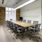 Chaise de bureau ergonomique pivotante avec roues et accoudoirs - Filanna Viadurini