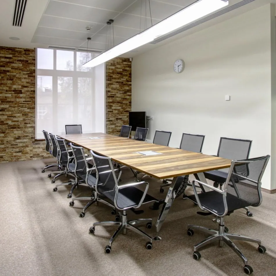 Chaise de bureau ergonomique pivotante avec roues et accoudoirs - Filanna Viadurini