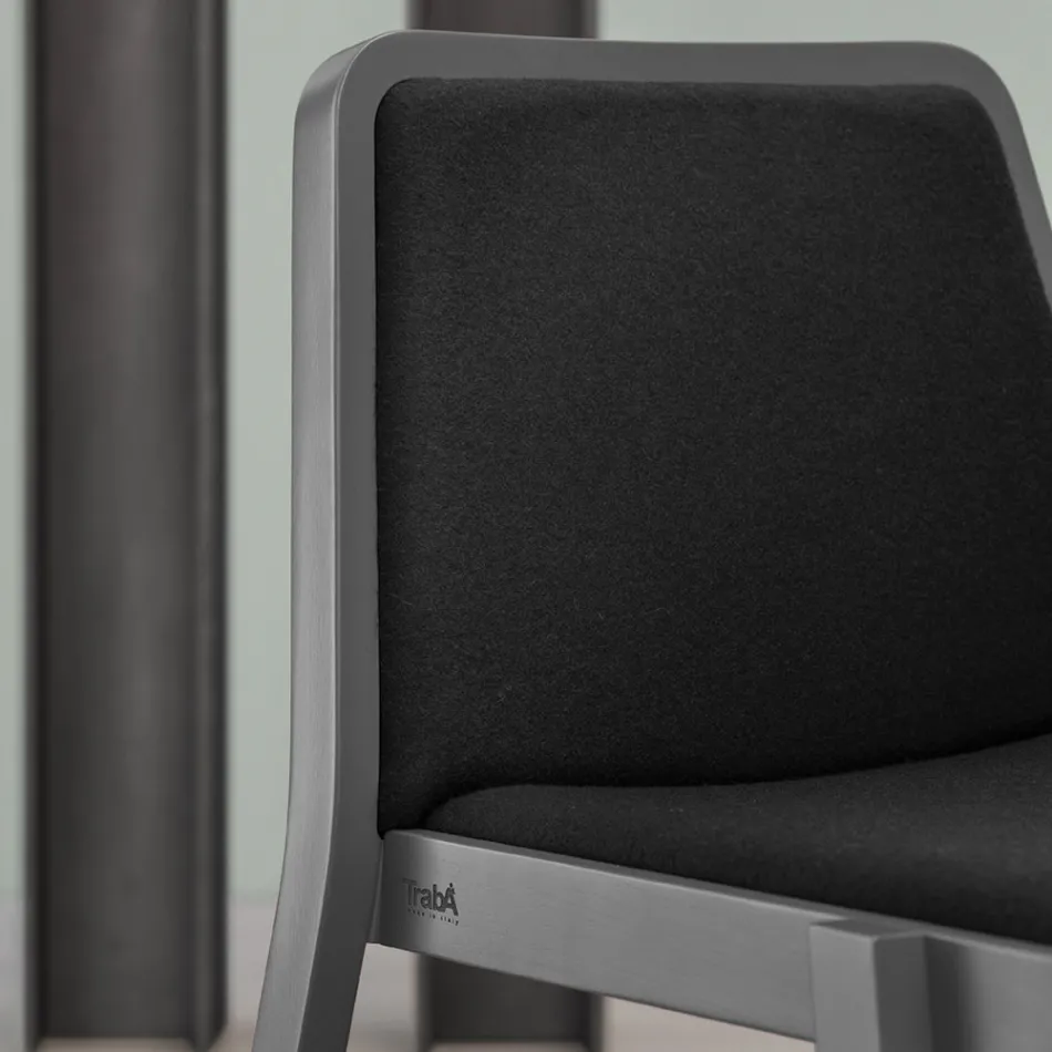 Chaise empilable en bois avec assise en velours fabriquée en Italie, 2 pièces - Leipzig Viadurini