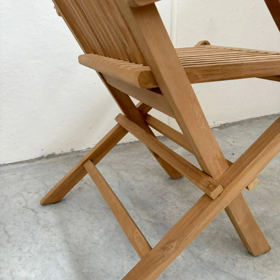 Chaise d'extérieur pliante en teck avec accoudoirs – Yggdrasil Viadurini
