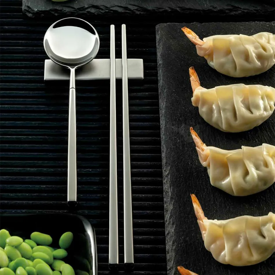 Ensemble composé d'une cuillère à fruits, de baguettes et d'un repose-couverts - Osaka Viadurini