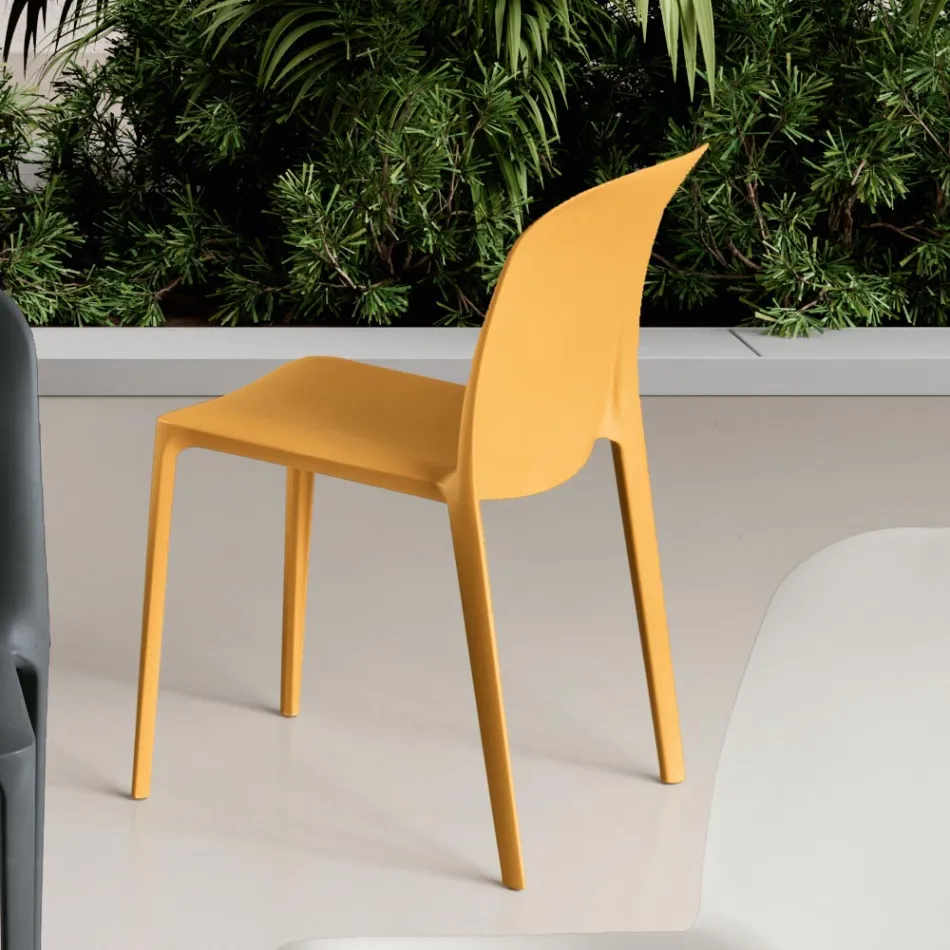Ensemble de deux chaises empilables en polypropylène de couleurs différentes - Evania Viadurini