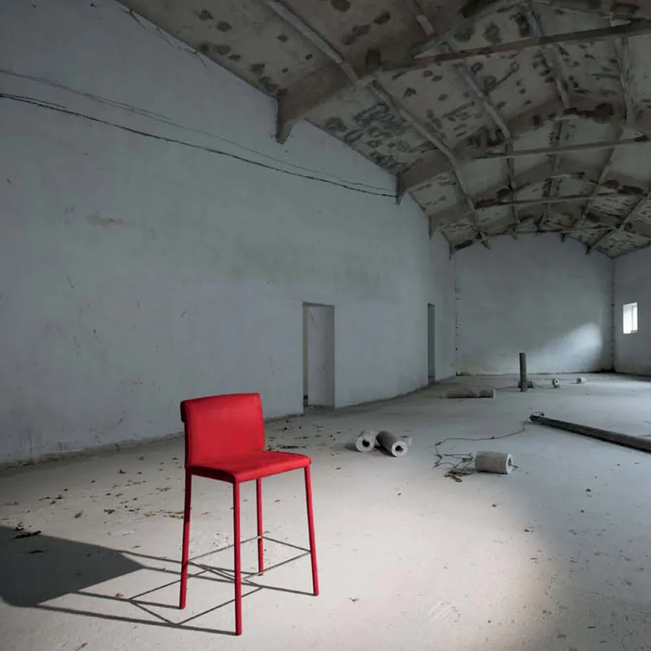 Tabouret entièrement rembourré en technofibre rouge Made in Italy - Screen Viadurini