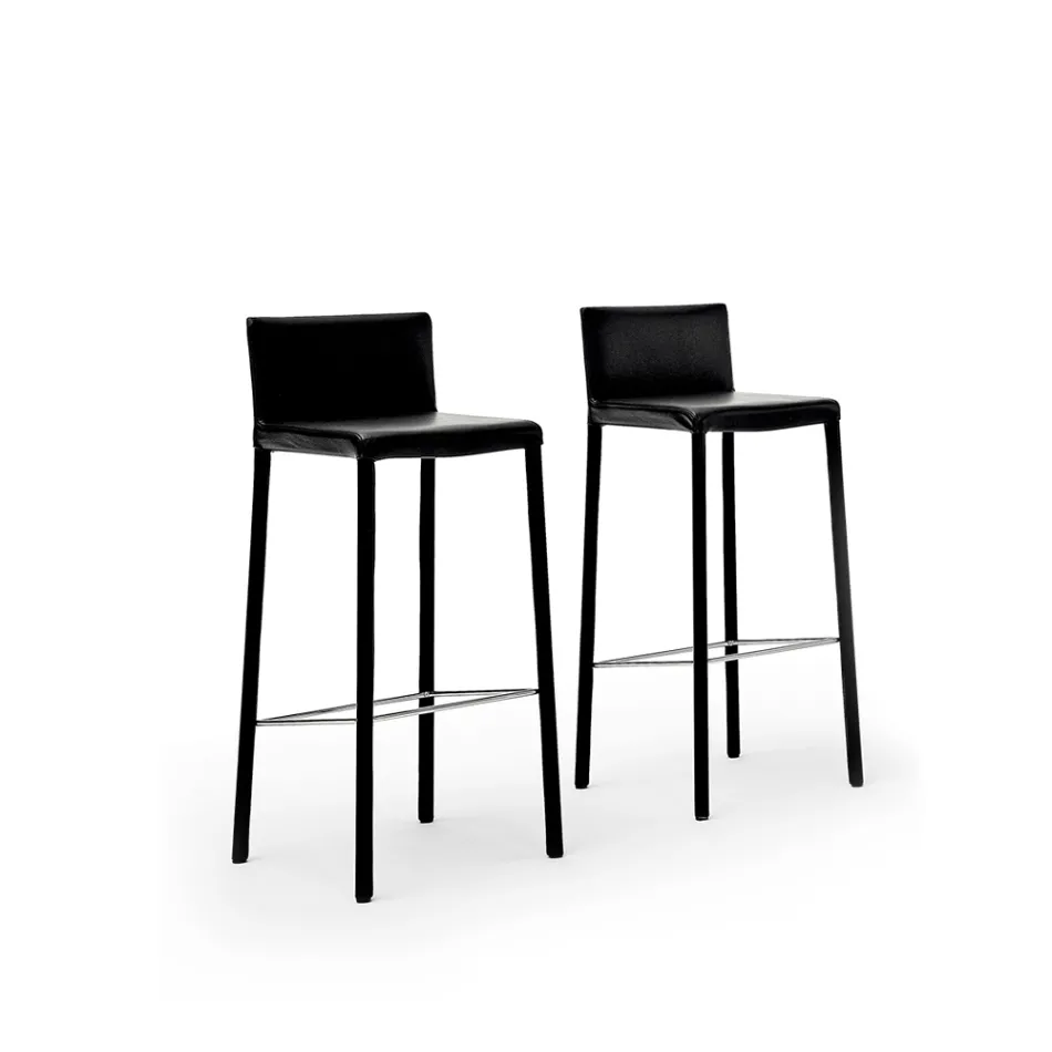 Tabouret design en acier rembourré en simili cuir, cuir ou peau - Modèle Pitt Viadurini
