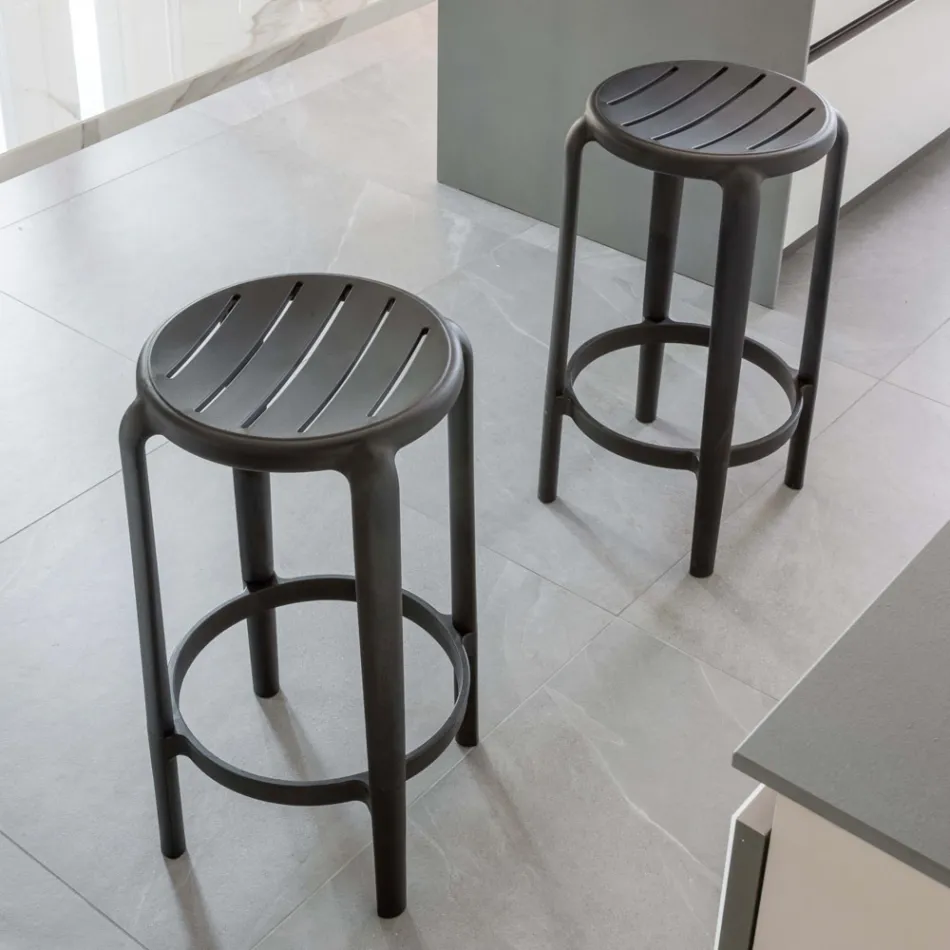 Tabouret en polypropylène renforcé de fibre de verre de différentes couleurs - Neev Viadurini