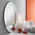Miroir sur pied ovale moderne avec cadre incliné fabriqué en Italie - Salamina