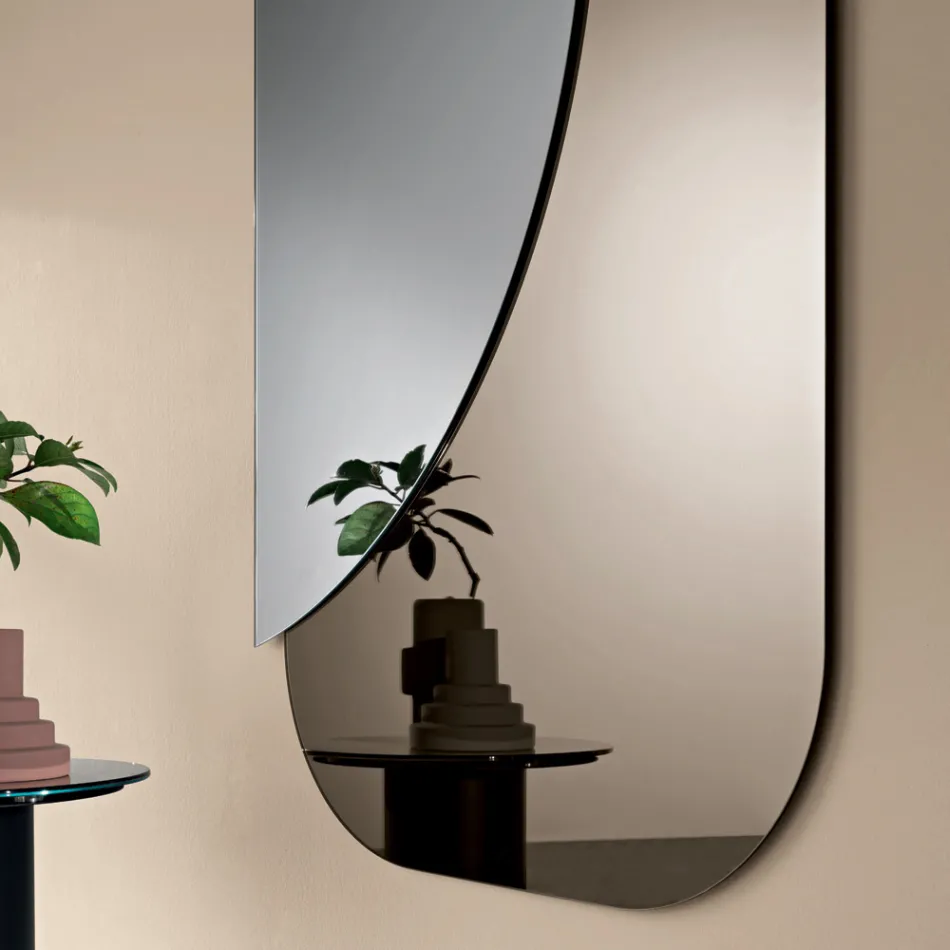 Miroir composé de deux feuilles de formes superposées, fabriqué en Italie - Adélaïde Viadurini