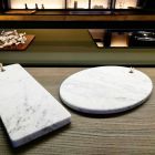 Planche à découper ronde en marbre de Carrare blanche fabriquée en Italie - Masha Viadurini