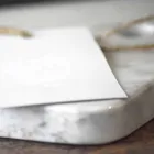 Planche à découper en marbre blanc Carrarra de design Made in Italy - Masha Viadurini