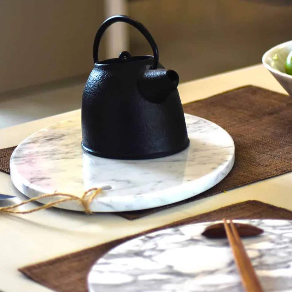 Planche à découper ovale moderne en marbre blanc de Carrare fabriqué en Italie - Masha Viadurini