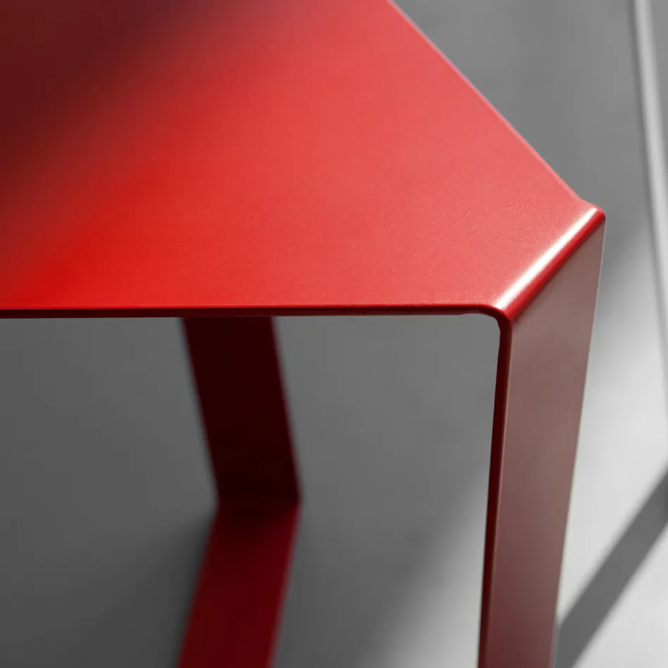 Table basse design en métal coloré Made in Italy - Yasmine Viadurini