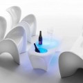 Table basse lumineuse avec bouteille de vin mousseux, design extérieur ou intérieur - Lily par Myyour
