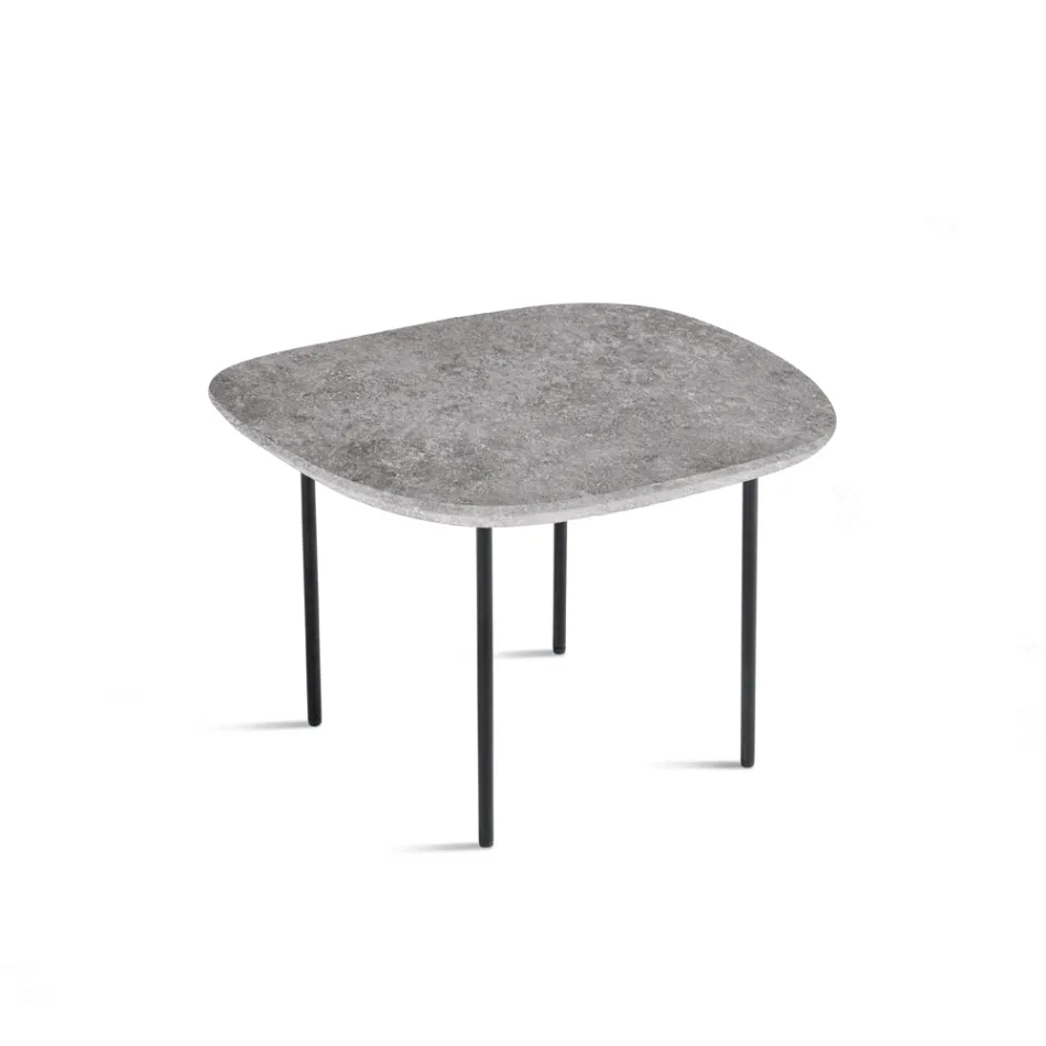 Table basse en MDF profilée, disponible en deux tailles et plusieurs couleurs - Navis Viadurini