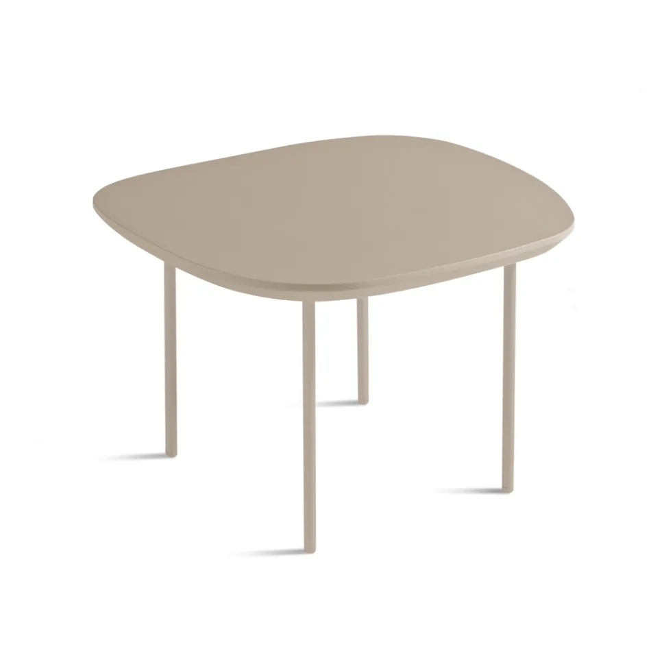 Table basse en MDF profilée, disponible en deux tailles et plusieurs couleurs - Navis Viadurini