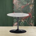 Tulip Eero Saarinen H 39 Table Basse avec Plateau en Marbre de Carrare Statuarietto - Écarlate