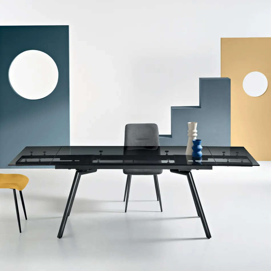 Table extensible 160/240 x 91 cm en verre fumé et piètement en métal noir - Colonne Viadurini