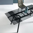 Table extensible 160/240 x 91 cm en verre fumé et piètement en métal noir - Colonne Viadurini