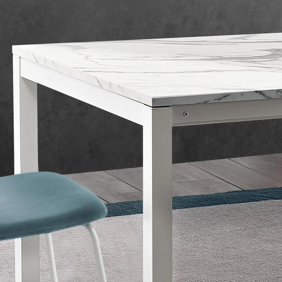 Table extensible jusqu'à 260 cm avec plateau en mélamine finition Calacatta - Shaila Viadurini