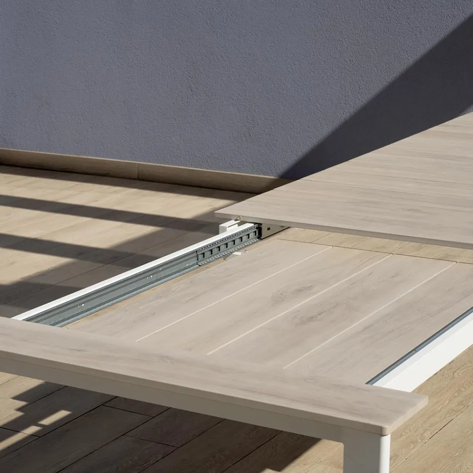 Table extensible jusqu'à 276 cm avec revêtement en aluminium effet bois - Ovara Viadurini