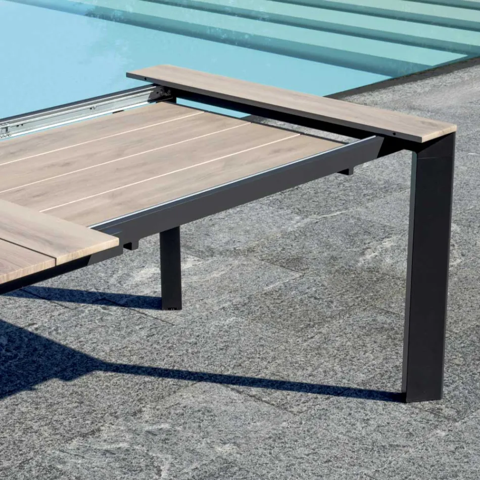 Table extensible jusqu'à 276 cm avec revêtement en aluminium effet bois - Ovara Viadurini
