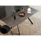 Table extensible jusqu'à 200 cm avec base en métal et plateau en grès - Norris Viadurini
