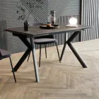 Table extensible jusqu'à 200 cm avec base en métal et plateau en grès - Norris Viadurini