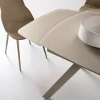 Table extensible jusqu'à 210 cm en verre et métal peint - Naxos Viadurini