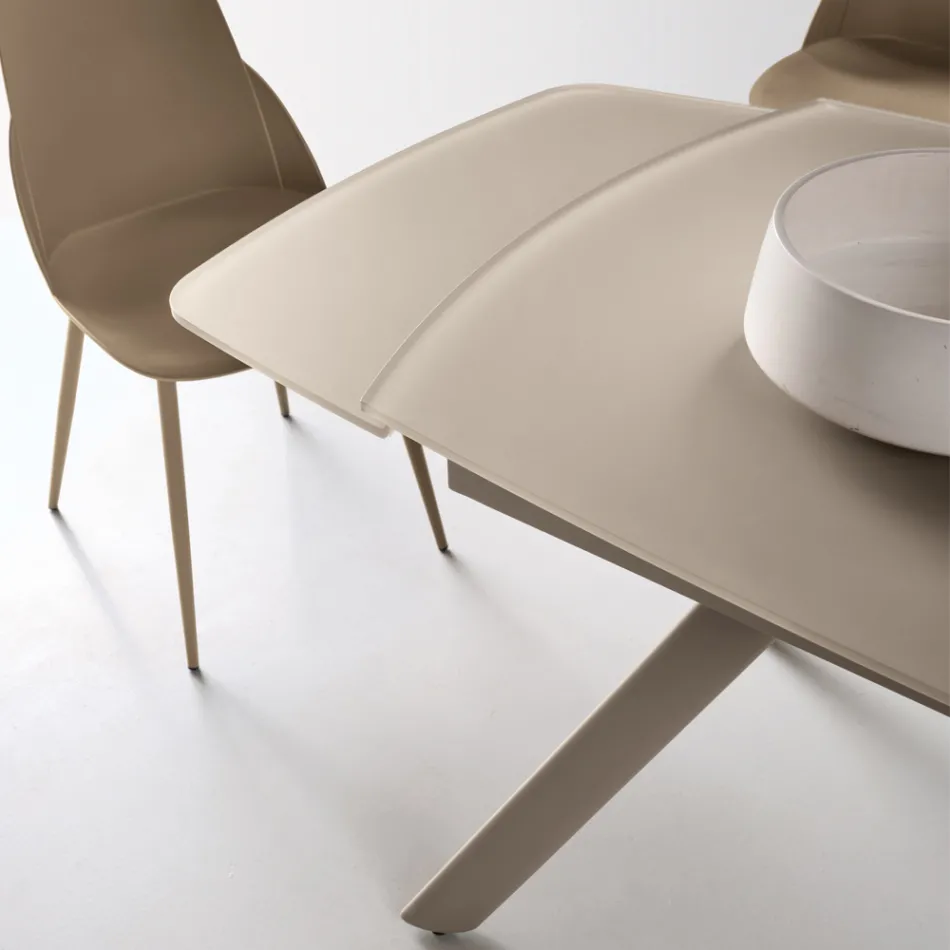Table extensible jusqu'à 210 cm en verre et métal peint - Naxos Viadurini