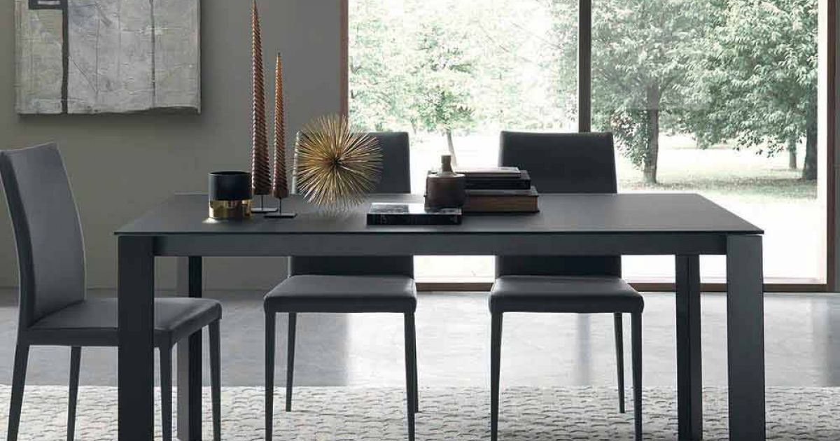 Table design extensible en verre et métal fabriquée en Italie