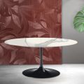 Table extensible Tulip de Saarinen, hauteur 74 cm, en céramique mate Florim Statuario - Écarlate