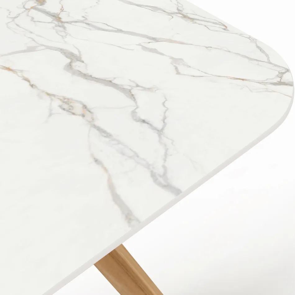 Table d'extérieur avec base en bois et plateau en céramique Calacatta Oro - Infinity Viadurini